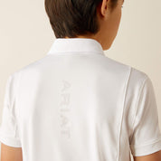 Close up back view of a young model wearing the Ariat Youth Tek Short Sleeve Show Shirt in white