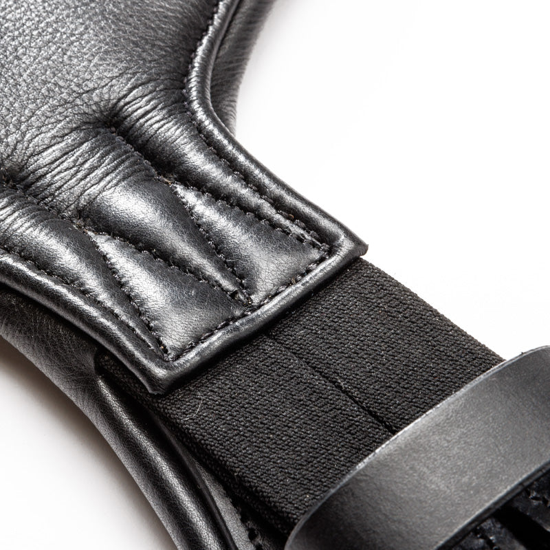 Close-up view of the elastics on the Kavalkade Soft Casper Short Girth on a white background