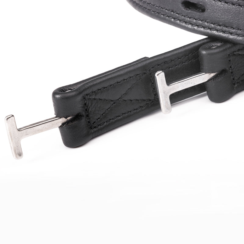 Close-up view of the T-piece on the black Kavalkade Oiled Dressage Stirrup Leathers on a white background