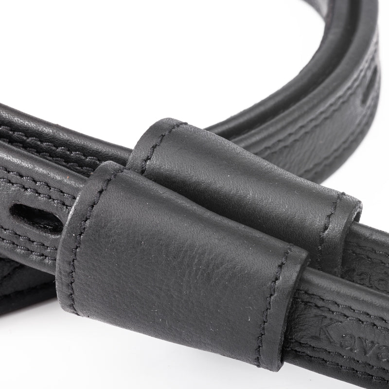 Close-up view of the keepers on the black Kavalkade Oiled Dressage Stirrup Leathers on a white background