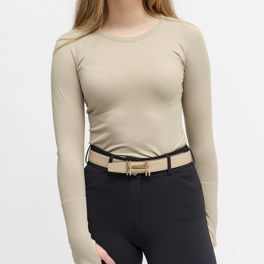 Front view of a female model wearing the Cairo TKEQ Kennedy Seamless Long Sleeve Shirt 2.0 on a white background