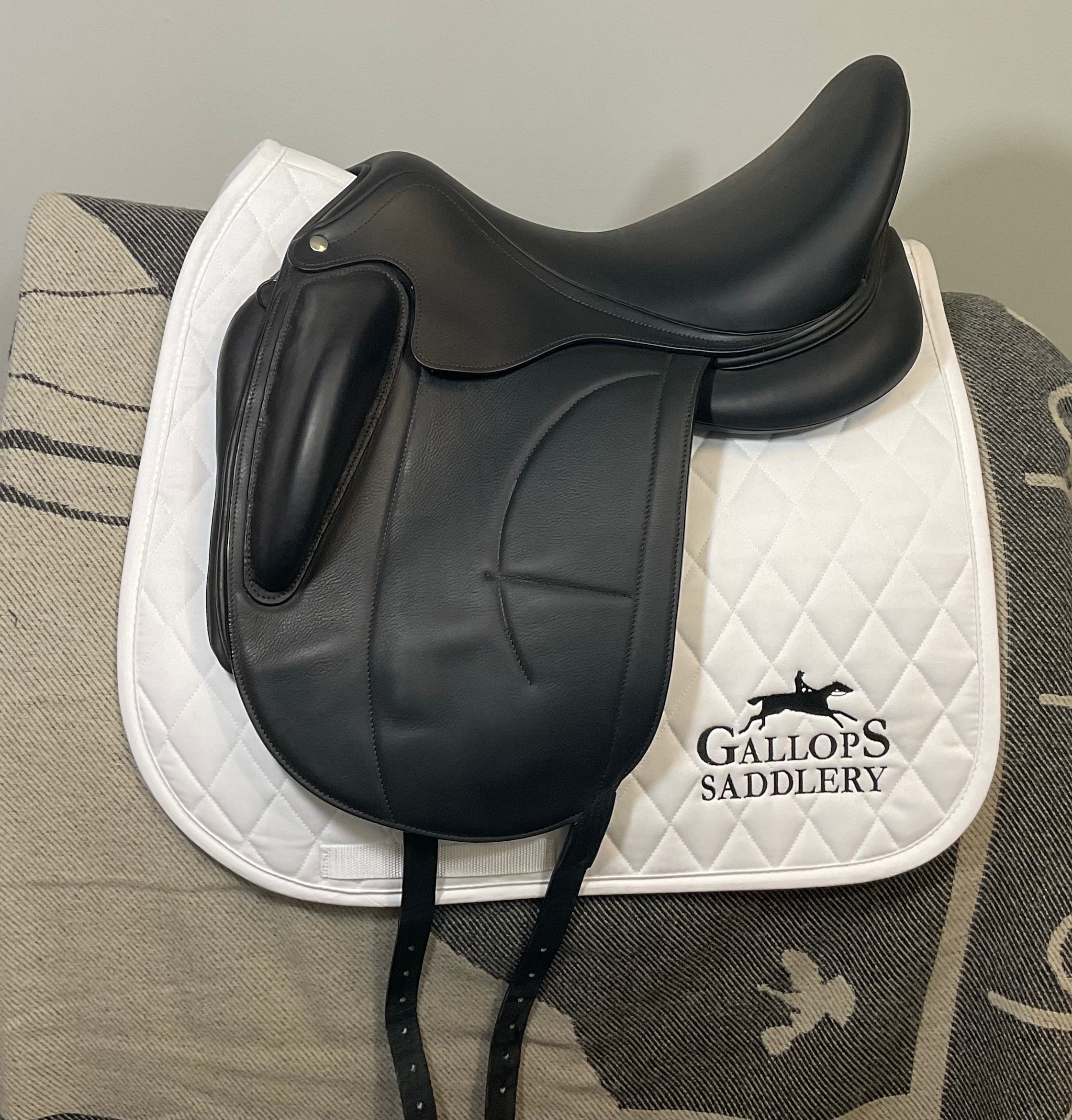 Arion 4D Black Dressage Saddle
