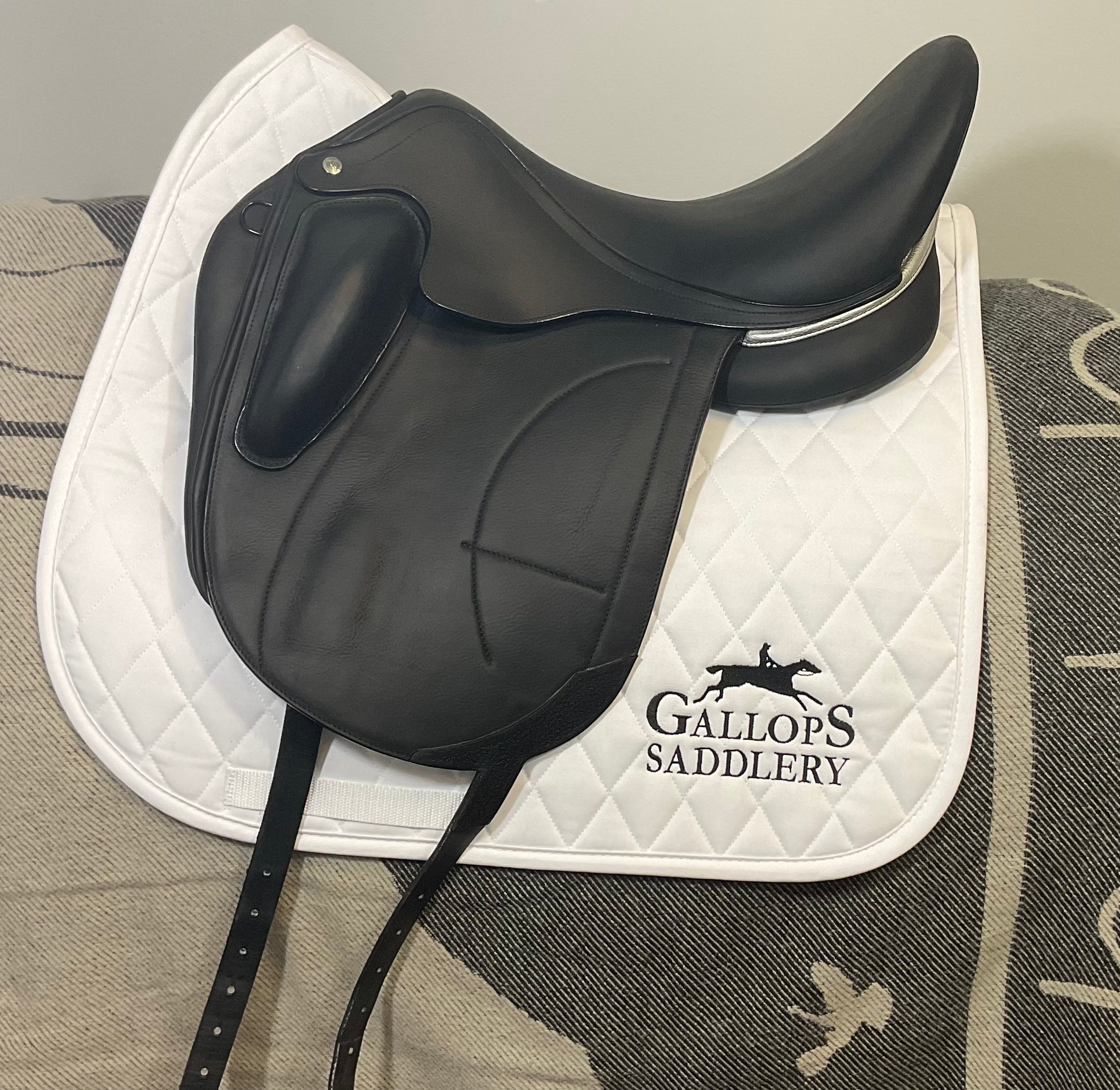 Arion 4D Black Dressage Saddle