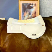 Side view of a horse wearing the Ecogold Hunter Number Pad