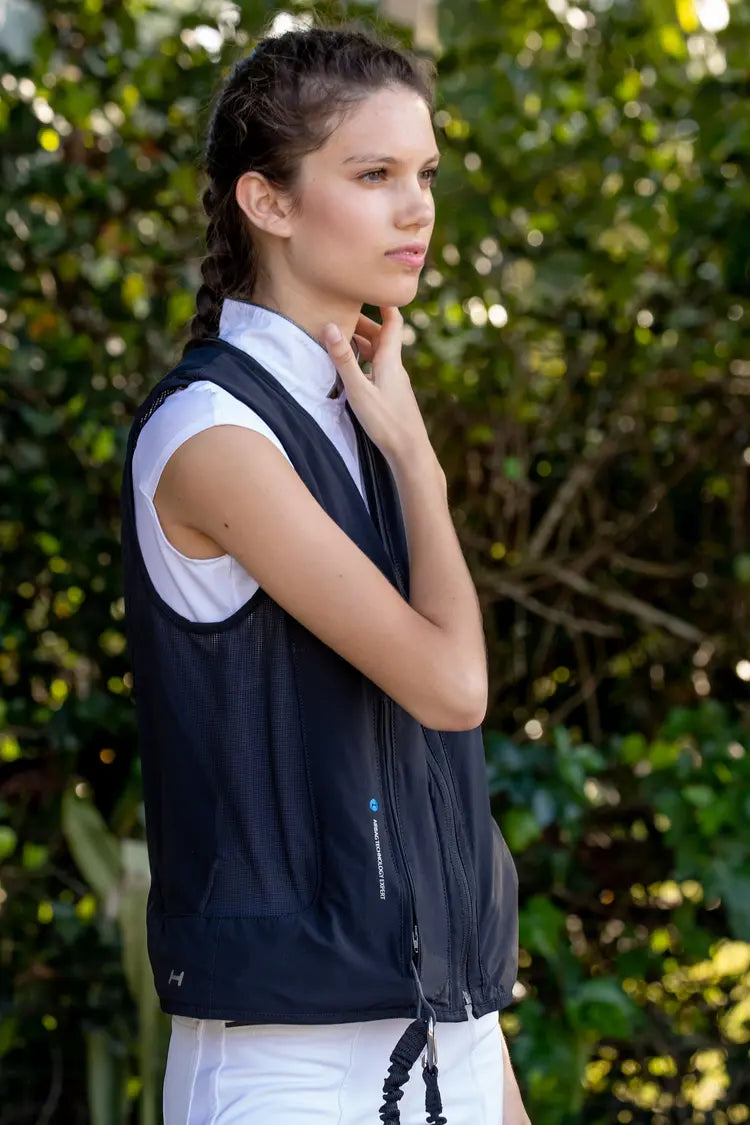 Angle side view of a model wearing the Helite Zip'In 2 Airbag in black