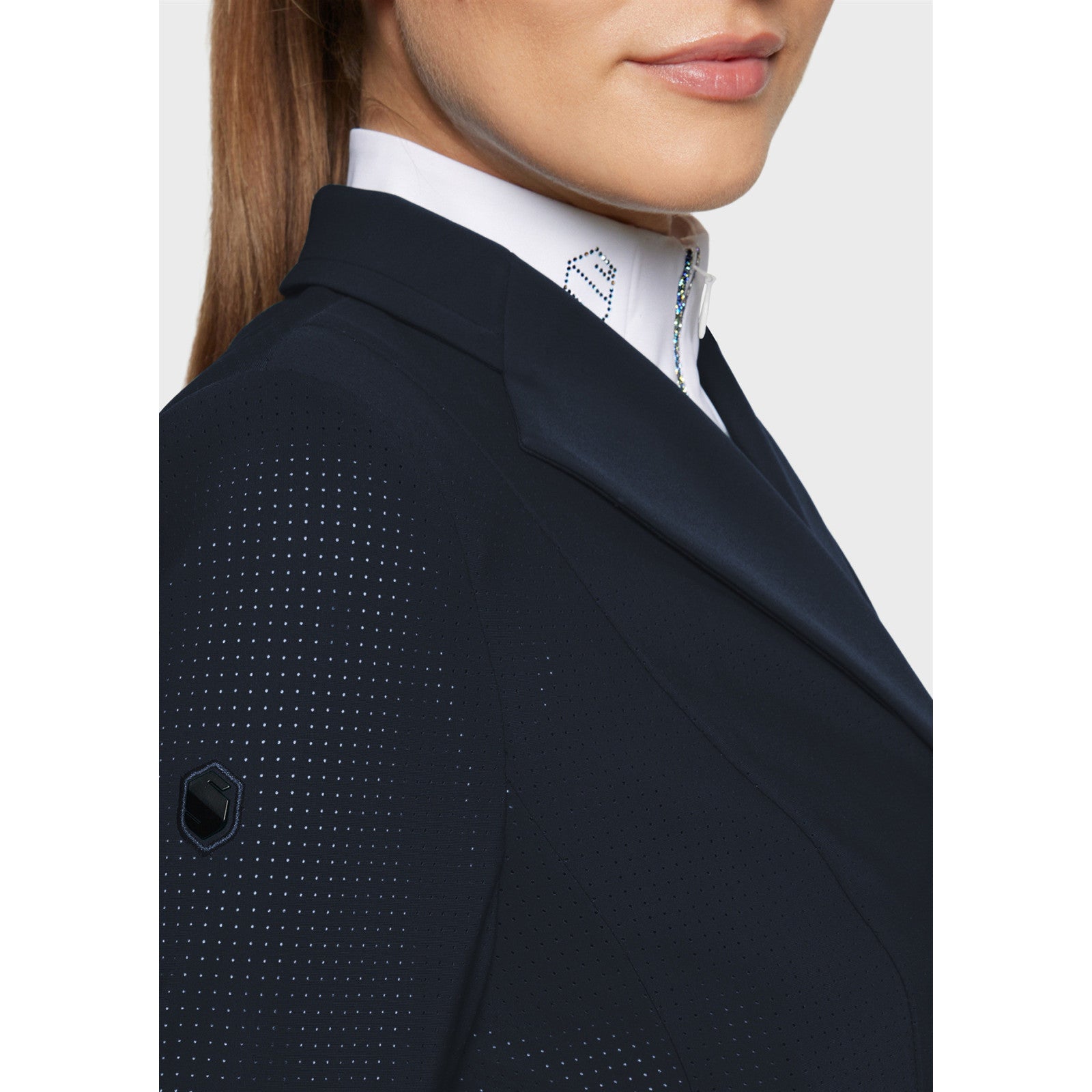 Close-up side view of a female model wearing the Navy Samshield Frac Air on a plain background