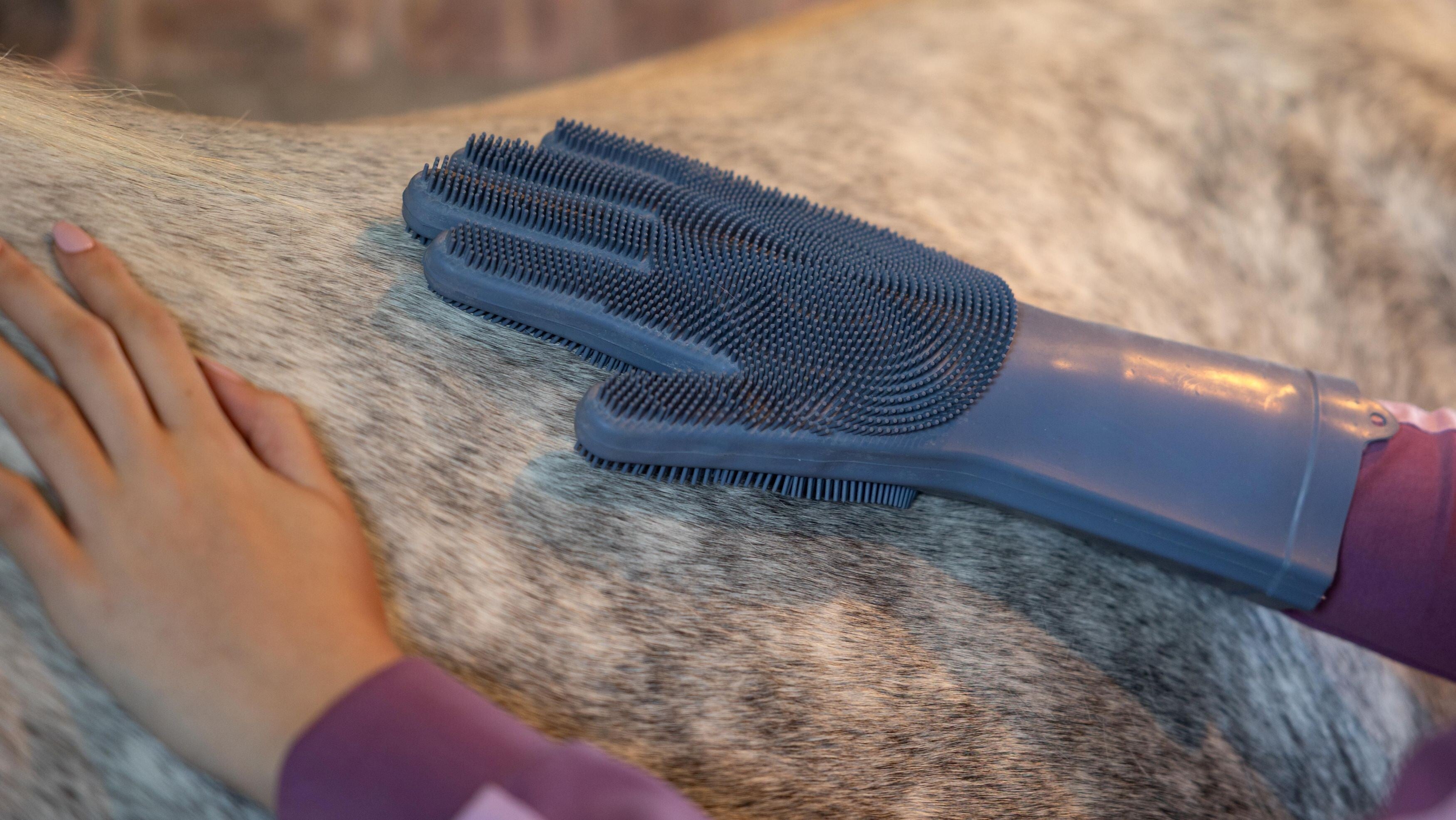 it08561_lifestyle_washingglove_powderblue_03_1.jpg